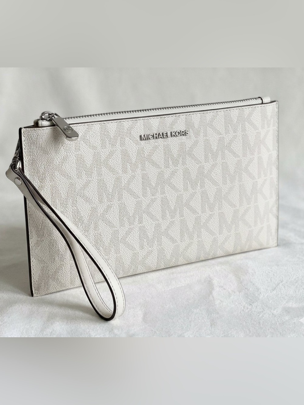 Michael Kors Jet Set Travel Large Top Zip Wristlet Pouch White Silver